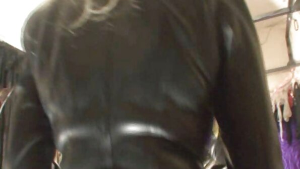 एक milf आफ्नो सौतेनी छोरो संग छ, मान्छे देखि एक राम्रो स्तन बकवास प्राप्त गर्दै