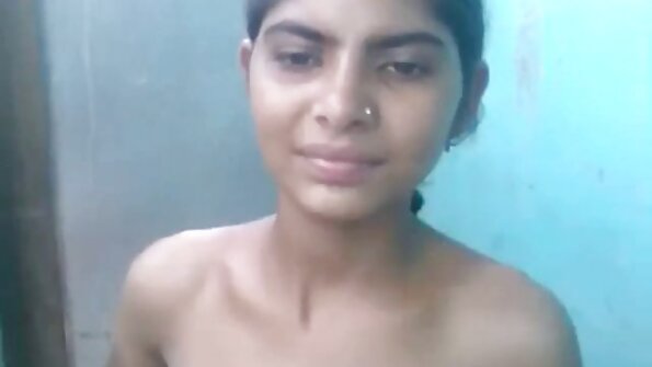 एक राम्रो गोल गधा संग एक bimbo उनको भिजेको बिल्ली मा fucked छ
